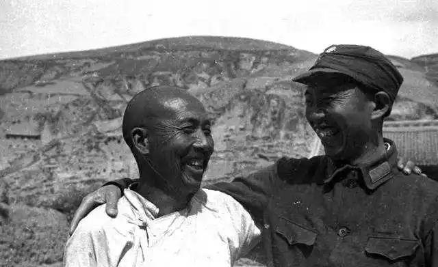 1954年2月，王震担任铁道兵司令员，主持修建鹰厦铁路。当时，他身穿便衣去找当地