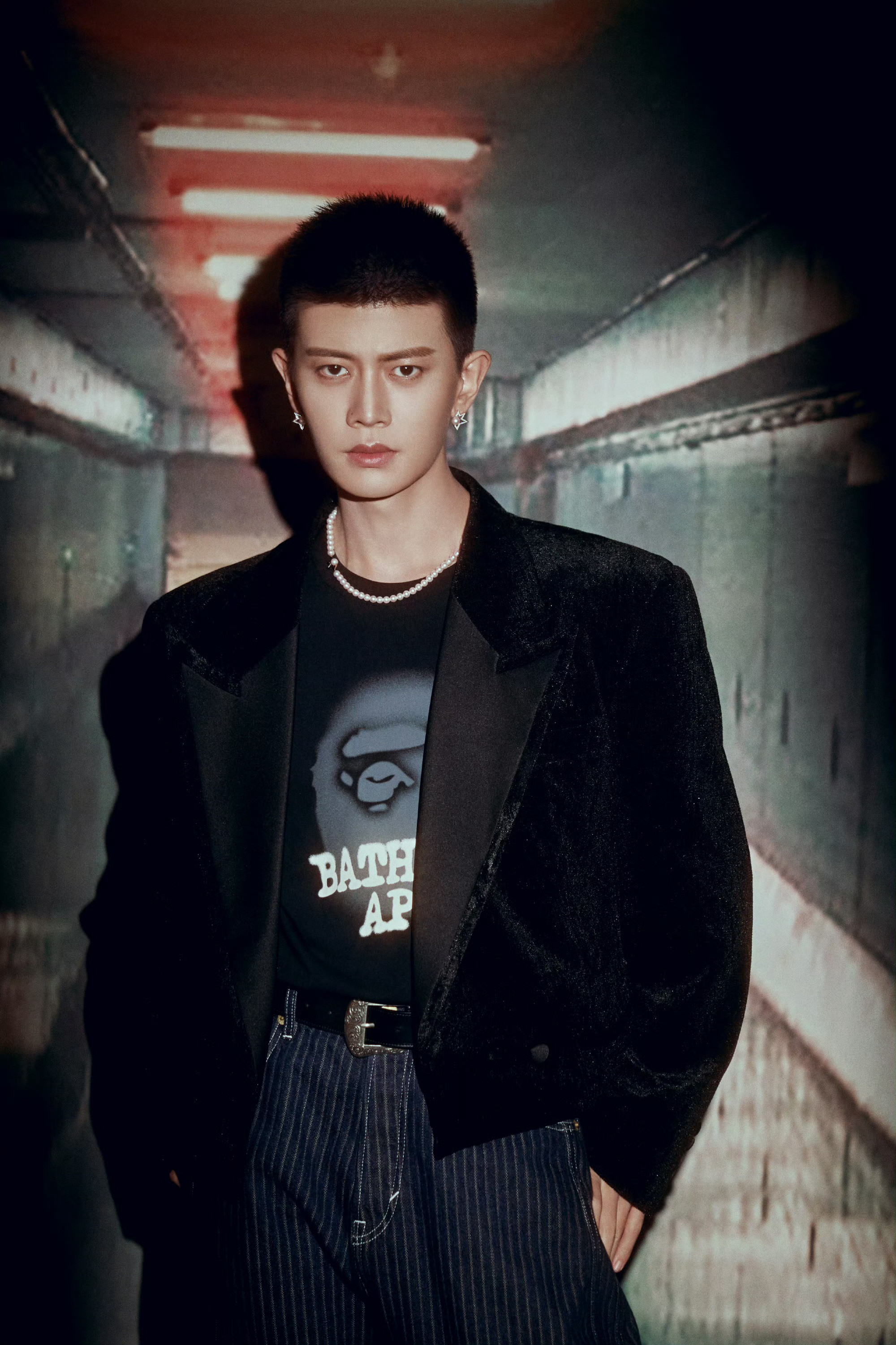 任嘉伦音乐节造型和彩排图考验男明星的颜值，最硬核的就是寸头国超帅的不知天地为何