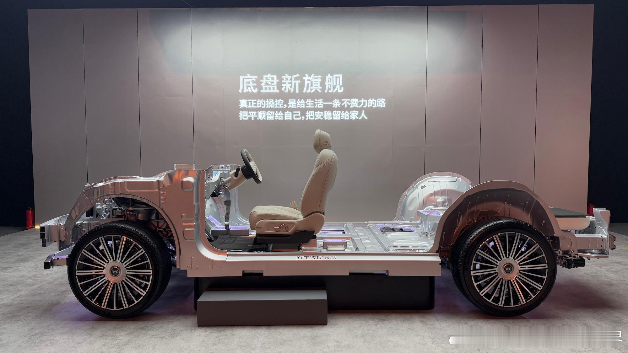 预售价39.98万元，小鹏GX能把一种“9系列”比下去吗？我们上周已经静态体验过