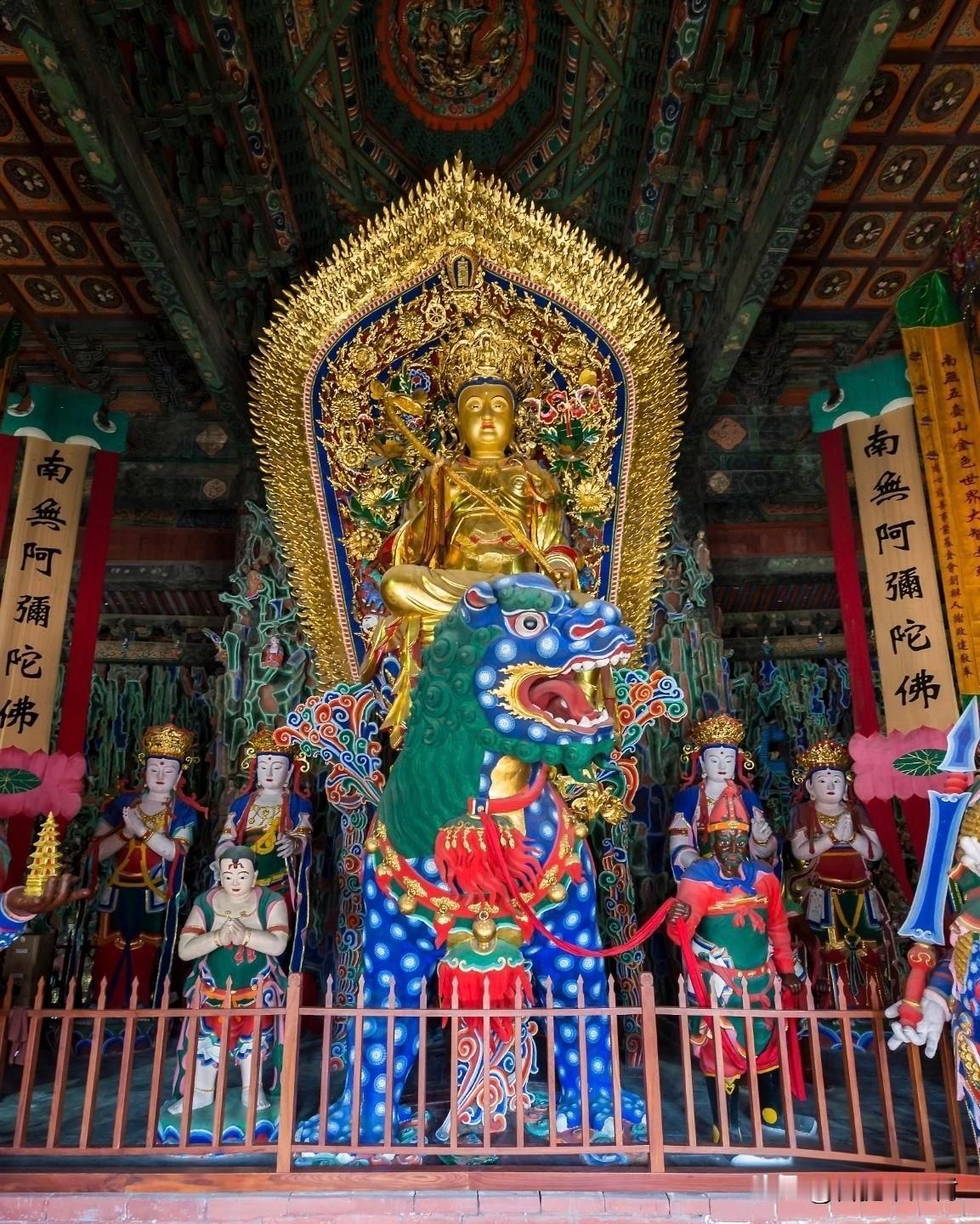 殊像寺｜五台山体量最大的文殊圣像，站在殿内瞬间被震撼来过五台山，要是没进殊