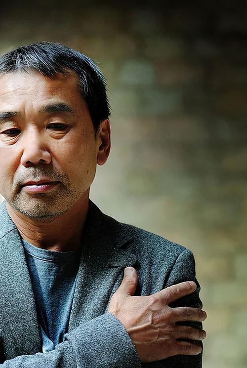 全网炸了！日本作家村上春树的一番话，撕开了日本社会最不敢面对的伤疤！他直言：我
