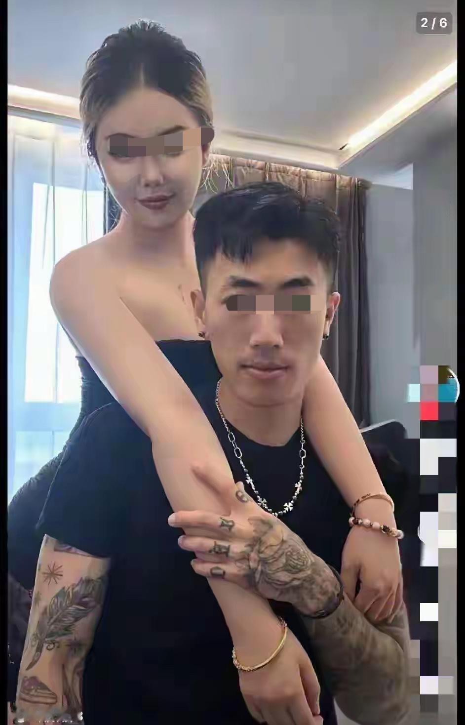 青岛女护士及男朋友的正面生活合照被网友扒出。别说俩人还挺般配的！女护士皮肤白