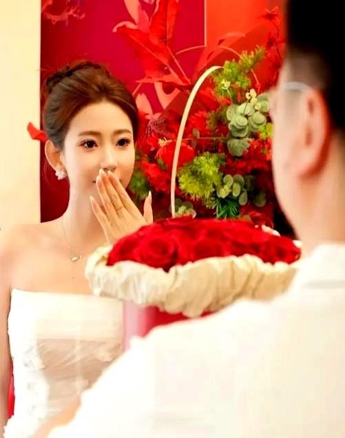 我儿子订婚宴上，女方家长这操作简直让人开眼了！从北京呼啦啦来了12个亲戚，我