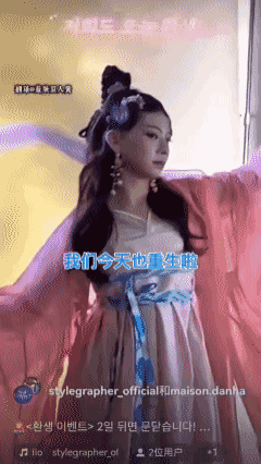 真当全世界眼瞎啊？韩国一家化妆室本月推出了一个“韩式奇幻主题摄影”，韩语文案再