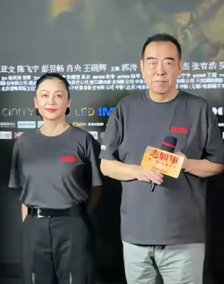 做夫妻不能找太老的。陈红和陈凯歌，两人本来年龄相差应十七八岁，现在看来也差不多少