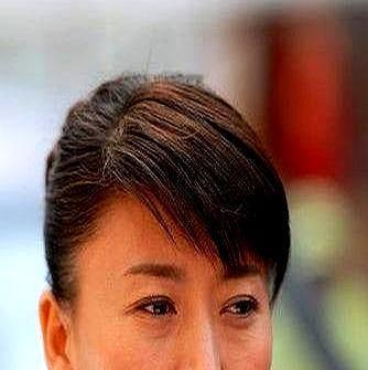 135块。干10小时。横店城墙根下，等活儿的眼睛，比凌晨的天还灰。春节涨到