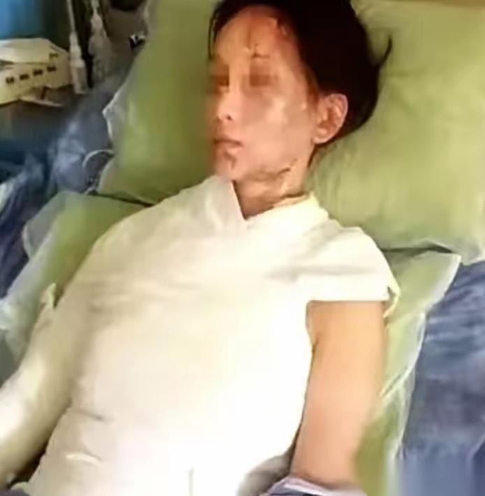 这就是嘴贱的下场！17岁火锅店服务员加汤慢了些，被女顾客一顿冷嘲热讽。谁也没想到