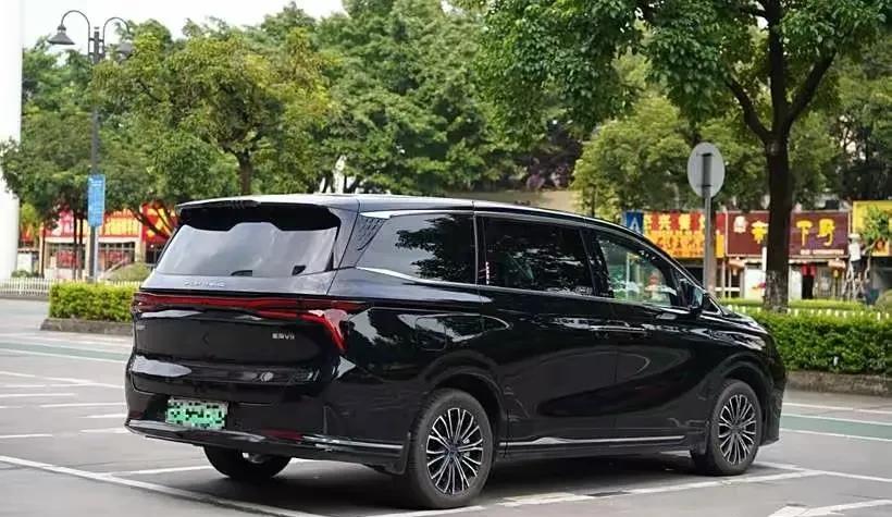 东风一宣布大降价，我第二天就直接去提车了，就是这款国企品质豪华MPV星海V9混动
