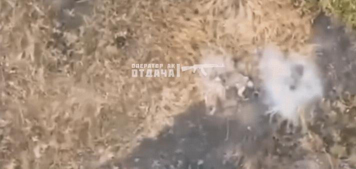 俄军彻底不仁慈了，已经打红眼了！乌军渗透小队被俄军无人机围歼，在康斯坦丁诺夫卡方