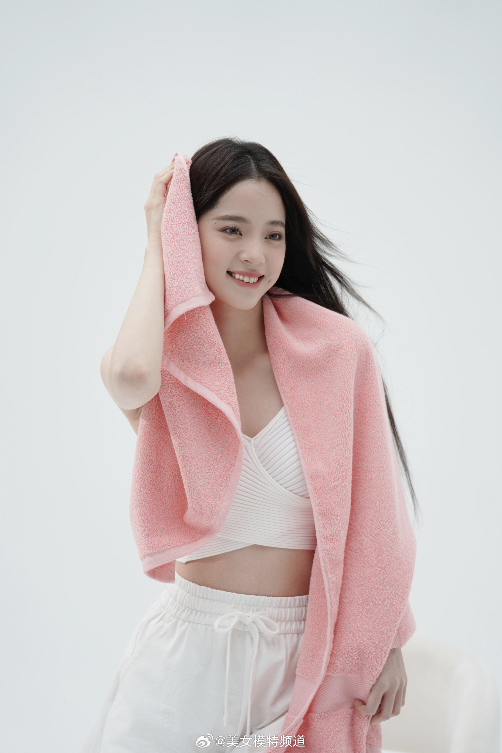 欧阳娜娜私服组图粉粉滴好甜好美