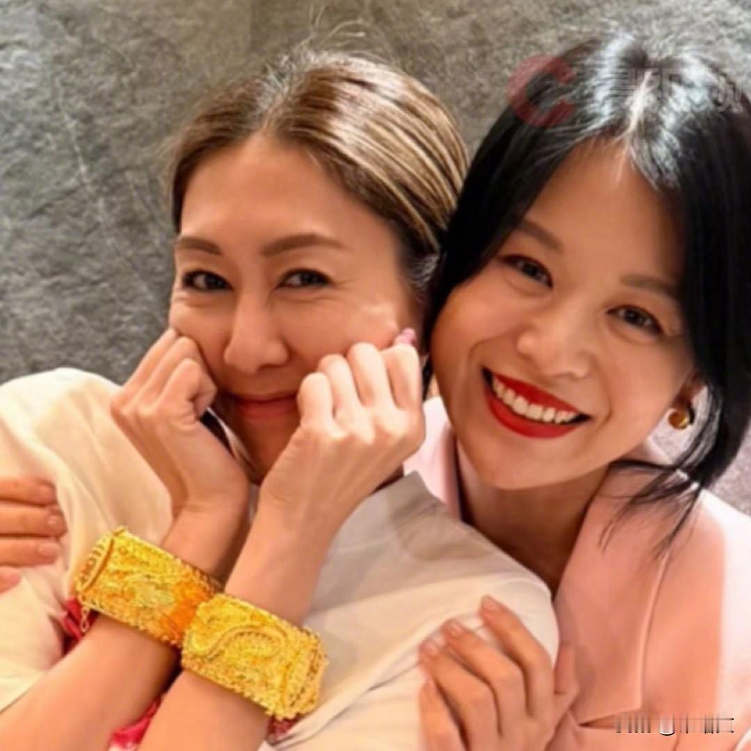 金价飙涨时送纯金龙凤镯!21年闺蜜情太好磕,这才是真朋友香港娱乐圈炸了个温