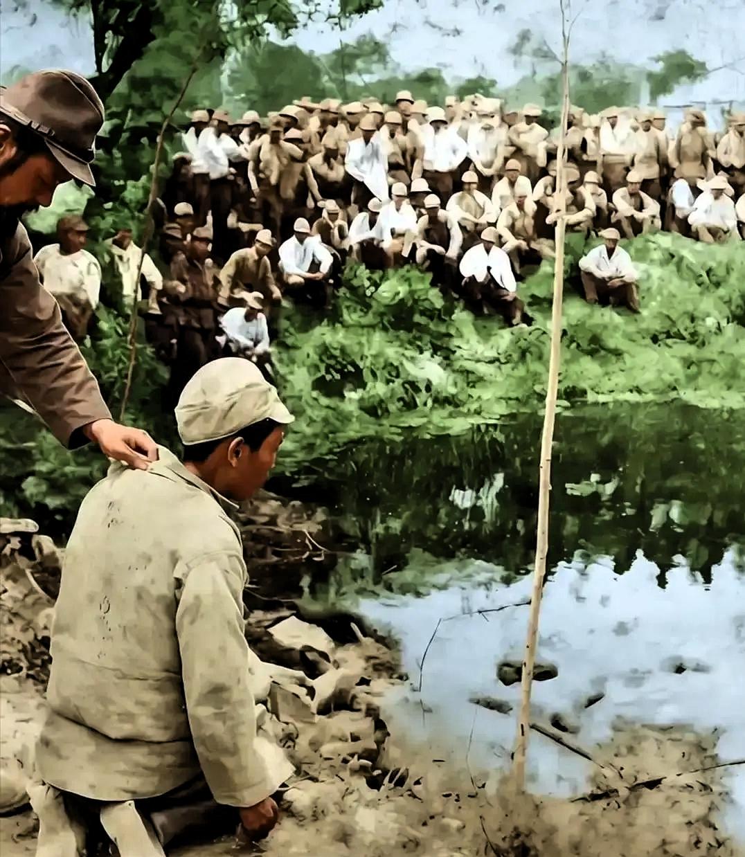 1938年1月，一个日本军官到华东照相馆送来两卷胶卷冲洗，罗瑾在冲洗时发现其中有