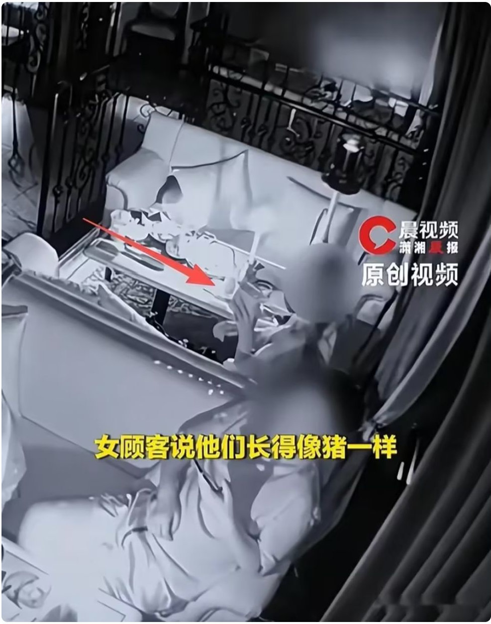 反转！女网红控诉被骚扰却遭监控打脸：她辱骂对方“像猪一样”激化矛盾，店员及时干预