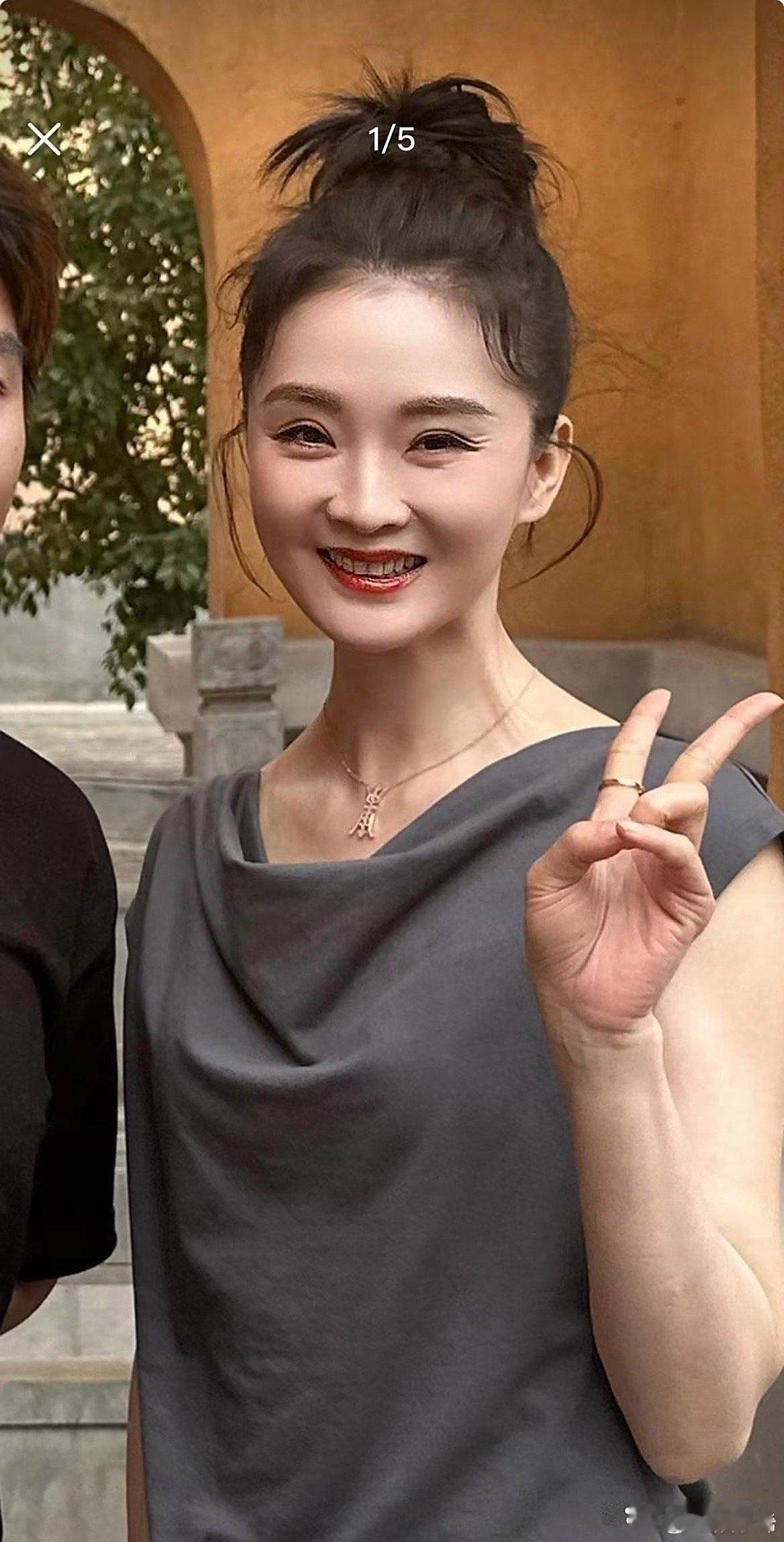 王艳最近的照片，简直美翻啦！真得感叹富贵果然养人呀！​​​