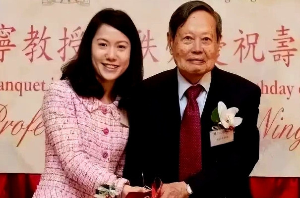 太让人感动了！103岁的杨振宁被问：您去世后，翁帆怎么办？
