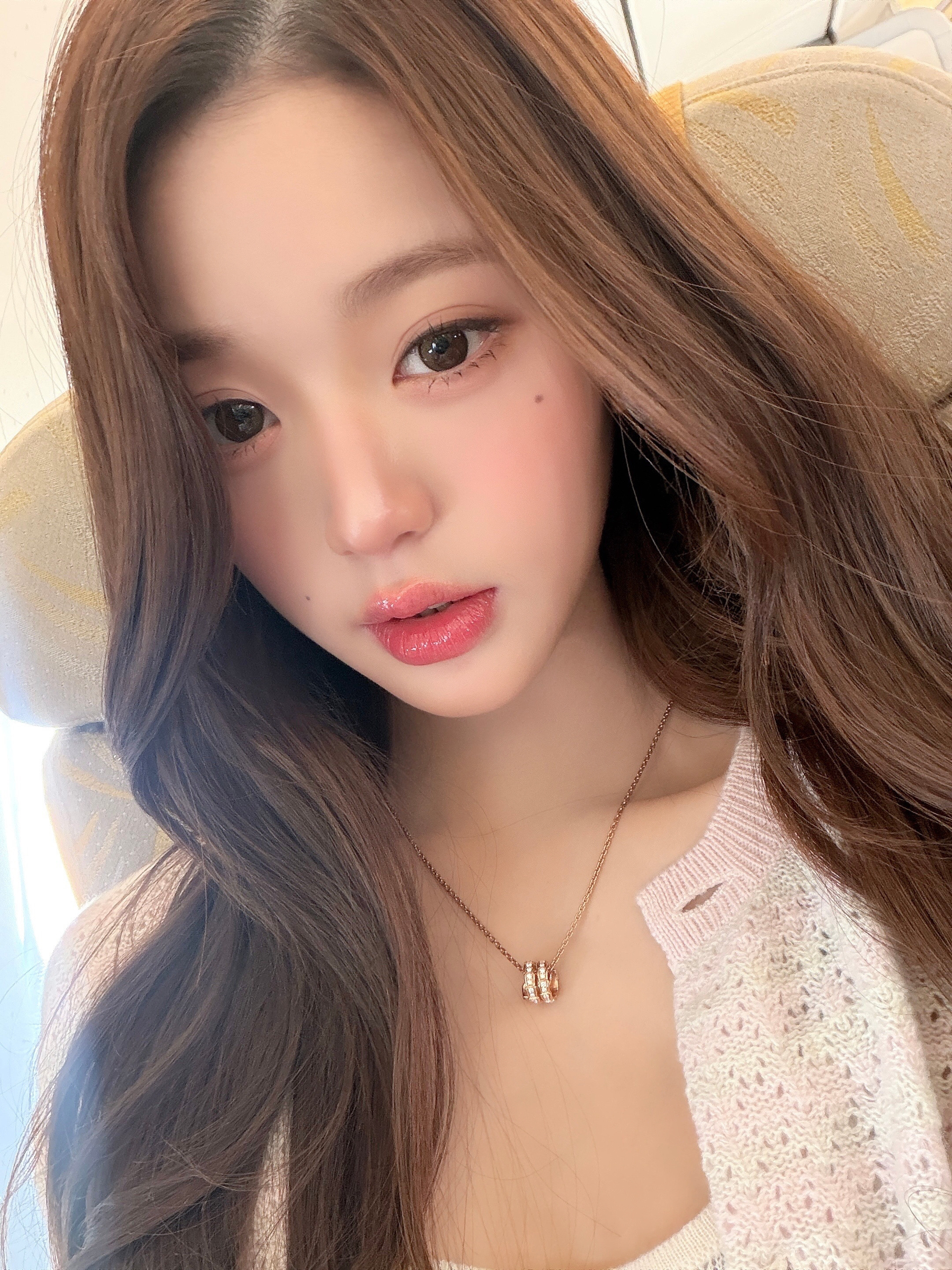 张元英适合印小卡的自拍🐰