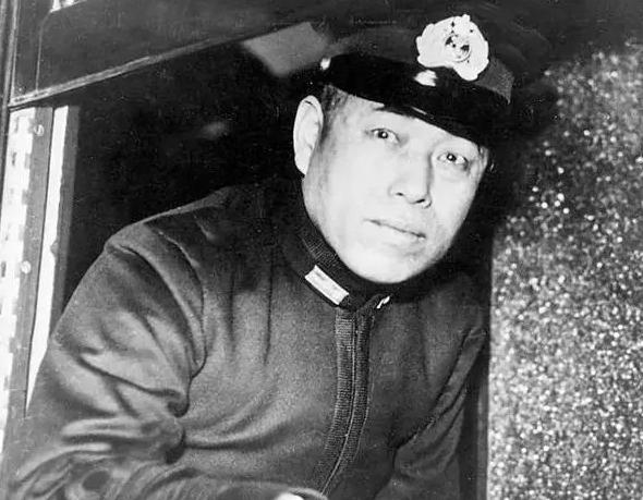 明知是悬崖，二战日本为何还要一脚油门踩到底？其实，当时日本高层里有相当一批人对局
