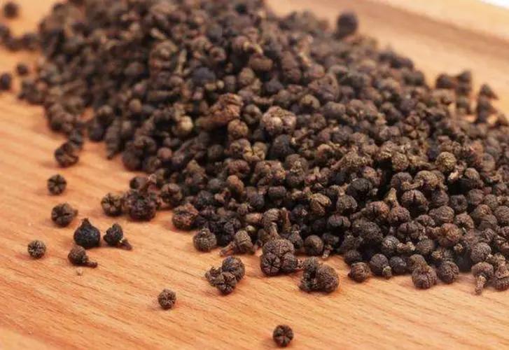 讲讲吴茱萸汤吴茱萸汤由吴茱萸、生姜、人参、大枣三四味中药组成，中最关键的药