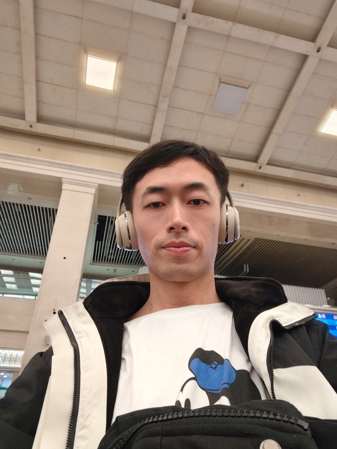 到武汉站了，转地铁🚇去汉口火车站!空的地铁直接装满了，好多人!武汉·武汉站