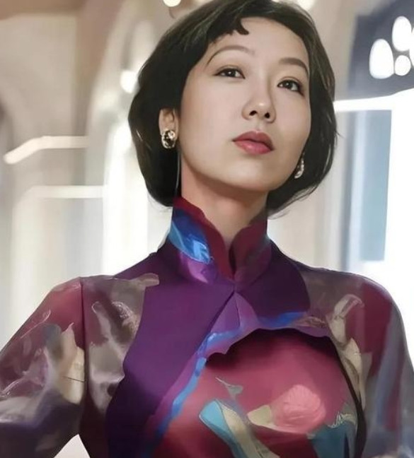 1995年，张爱玲在美国出租屋内去世，尸体一周后才被发现。她一丝不挂地躺在床上，