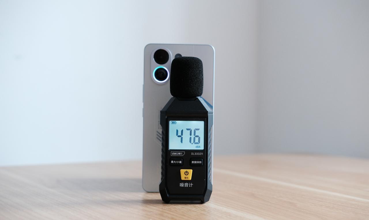 OPPOK13TurboPro的风扇咋样呢？实测：使用噪音为47.6dB.