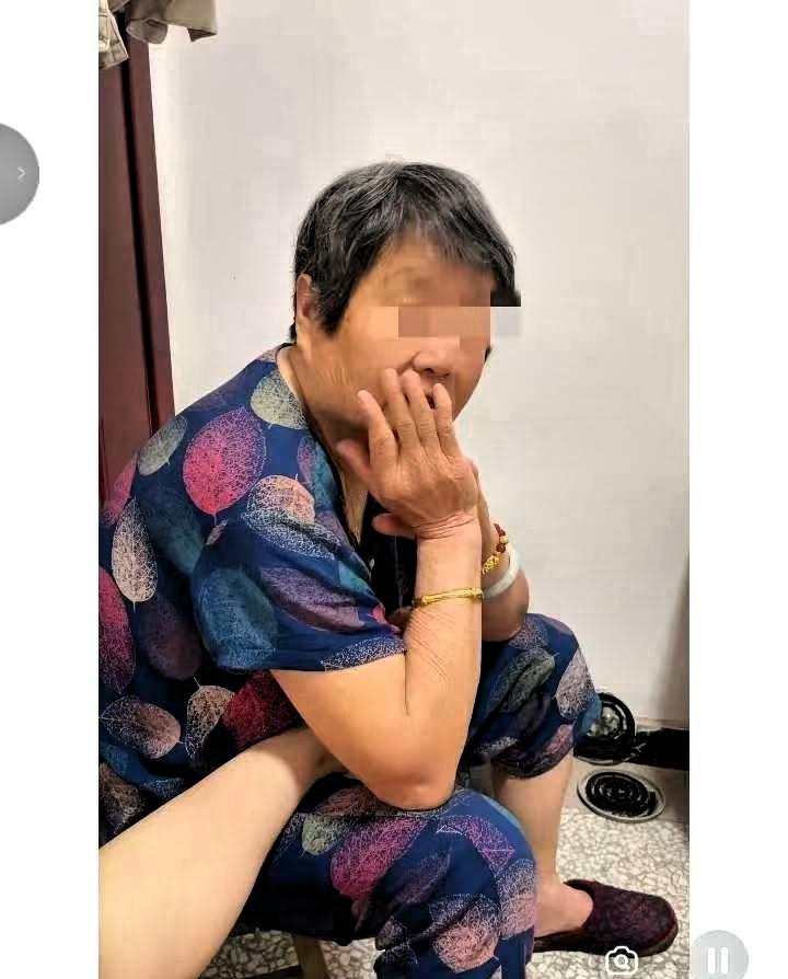 岳母当年让二女婿滚，二女婿没多言发动车就走，十二年没回门。二女儿追上去，二女婿降
