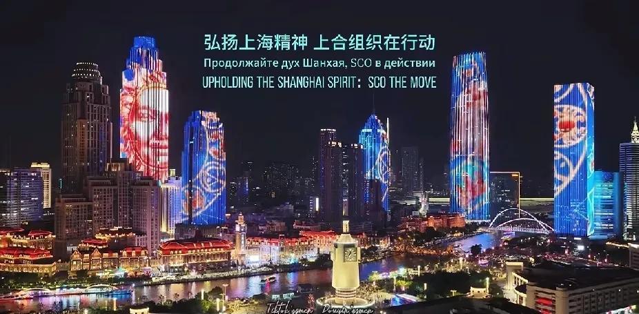 金秋十月，来天津看夜景吧！上合召开在即，天津正以独特的面貌呈现在世人面前。尤其