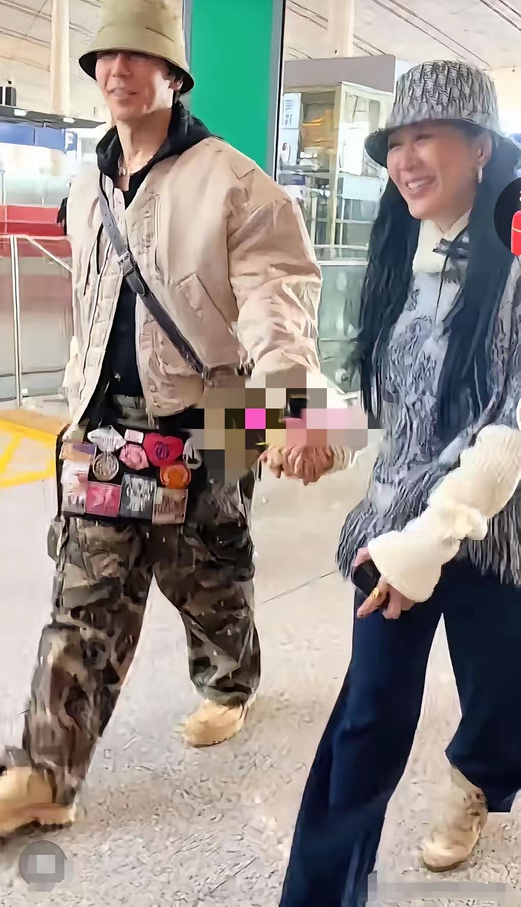 唉！曾经的“性感女神”，如今竟成了油腻大妈。老公牵着老婆的手，反被网友戏称为：