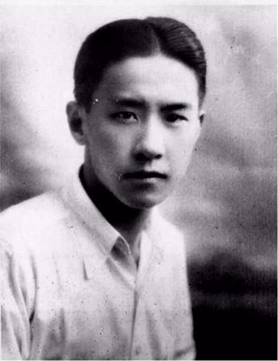 1907年，72岁慈禧看上袁世凯的17岁儿子袁克文。她问袁世凯愿不愿意把儿子留给