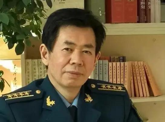中国手里航母五代机再多也白搭！戴旭早就戳破了一个特别现实的问题：面对外头频频挑事