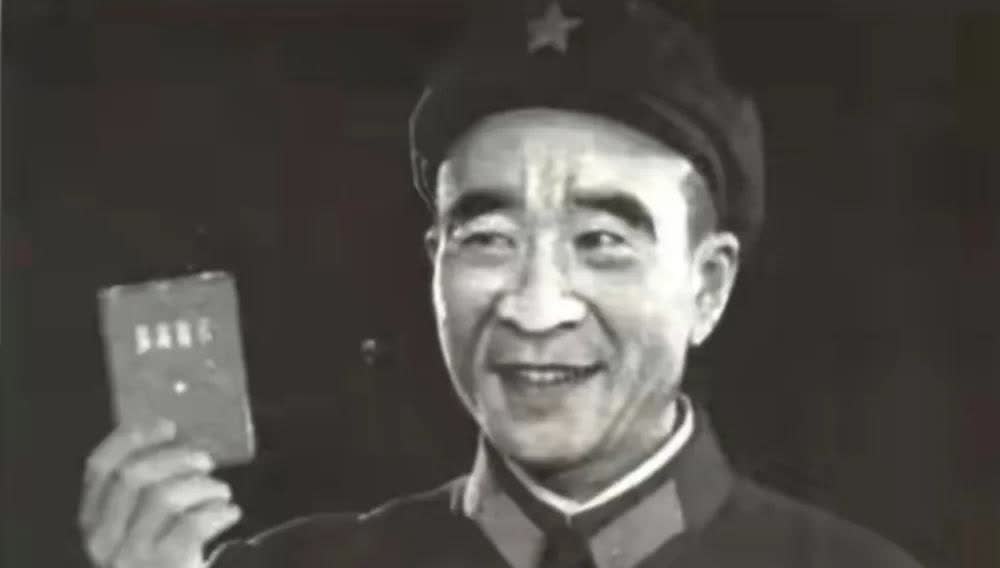 李雪健在《渴望》里出演诚实善良的青年工人“宋大成”之前，是空军政治部文工团的话剧