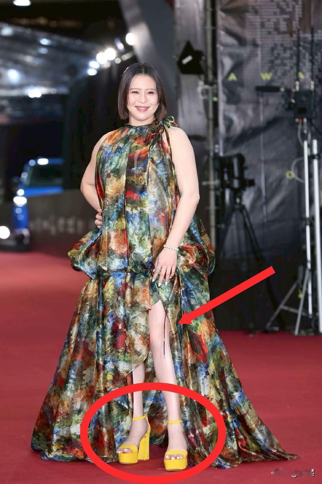 金钟奖红毯刘品言被骂真的一点都不冤枉！刘品言首度入围金钟主持人奖心情很激动我