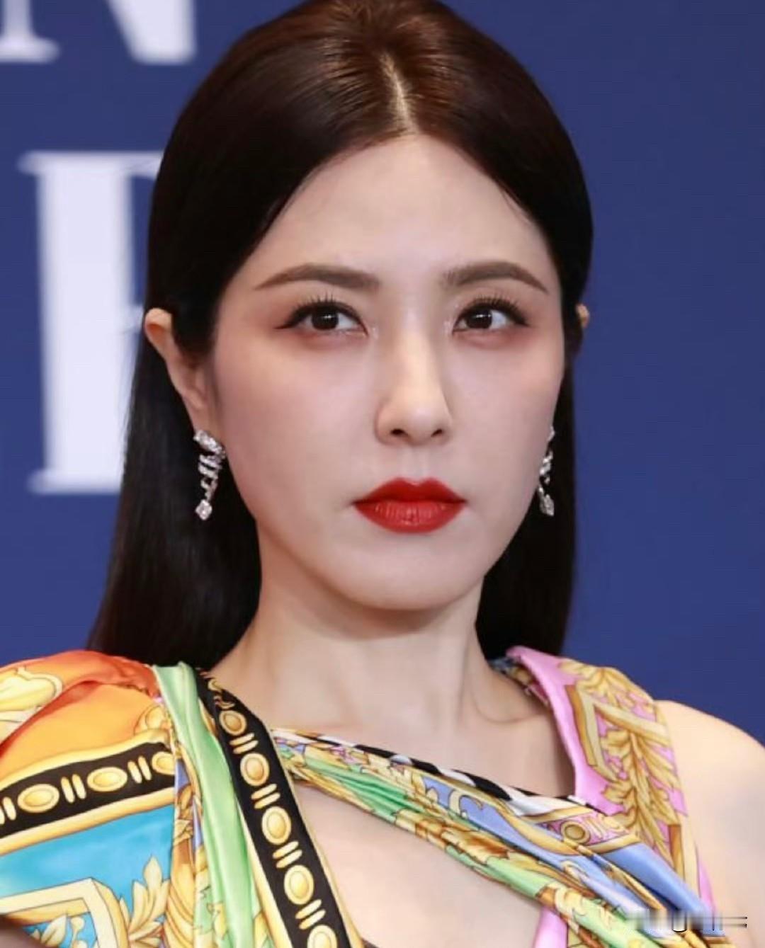 曾黎“灾难公关”后掉粉3万：粉丝的真心喂了谁⁉️曾黎娱乐圈“最灾难级别”的公关
