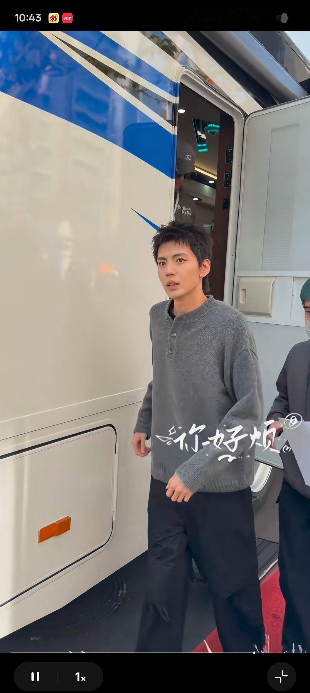 老爸你别顶着这个发型张嘴瞪眼，像子恒……