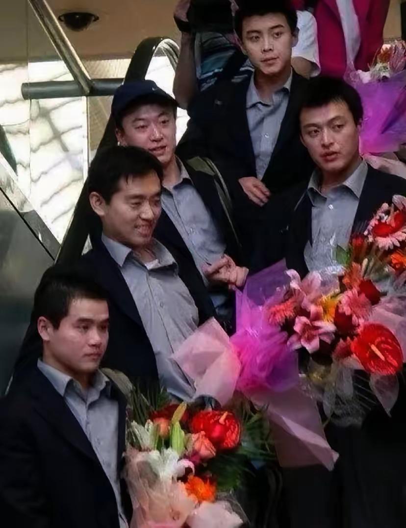 国乒男队当年的''神仙颜值''天团：当年的''抗韩英雄''刘国正目光沉和，儒