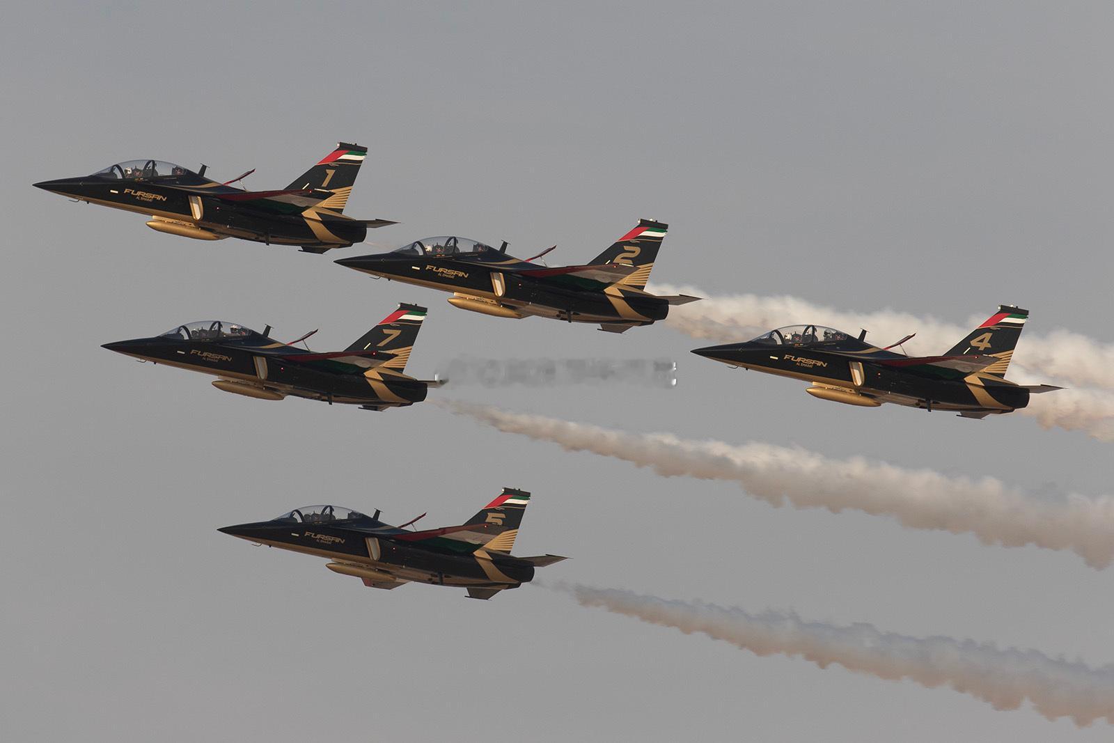 2025年迪拜航展，阿联酋骑士飞行表演队已经换装中国L-15攻击/战斗教练机进行