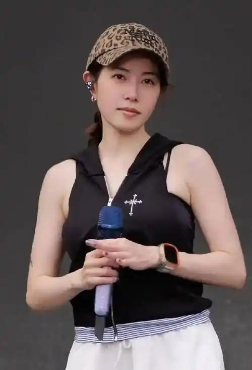 徐怀钰争遗产奔波反转，表哥发声力挺她养活全家人。 8月20日，徐怀钰因母亲过