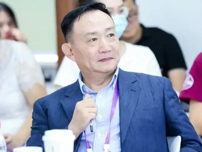 卢麒元猛批“十五五”暗流！水电气网私有化？这波操作要警惕卢麒元火力全开，剑