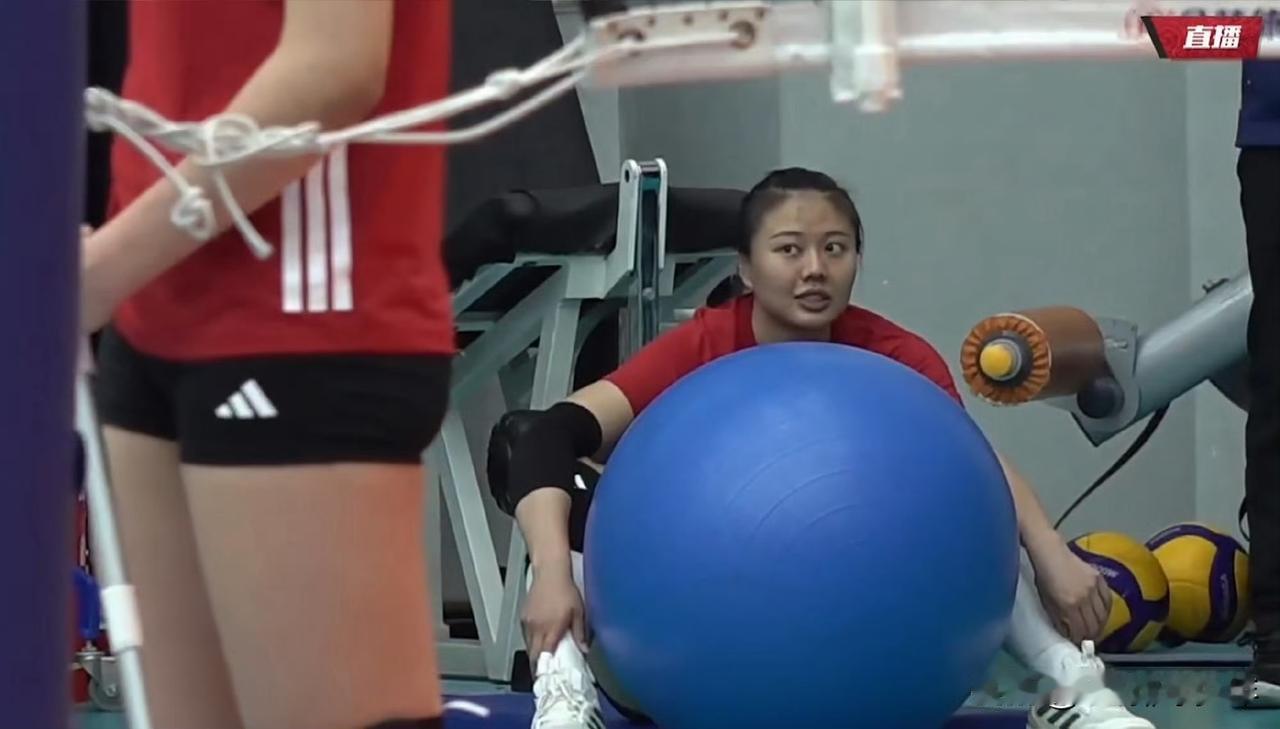 排球中国女排训练速评🔥新生代小将各有亮点王奥芊快攻节奏绝佳，郭中