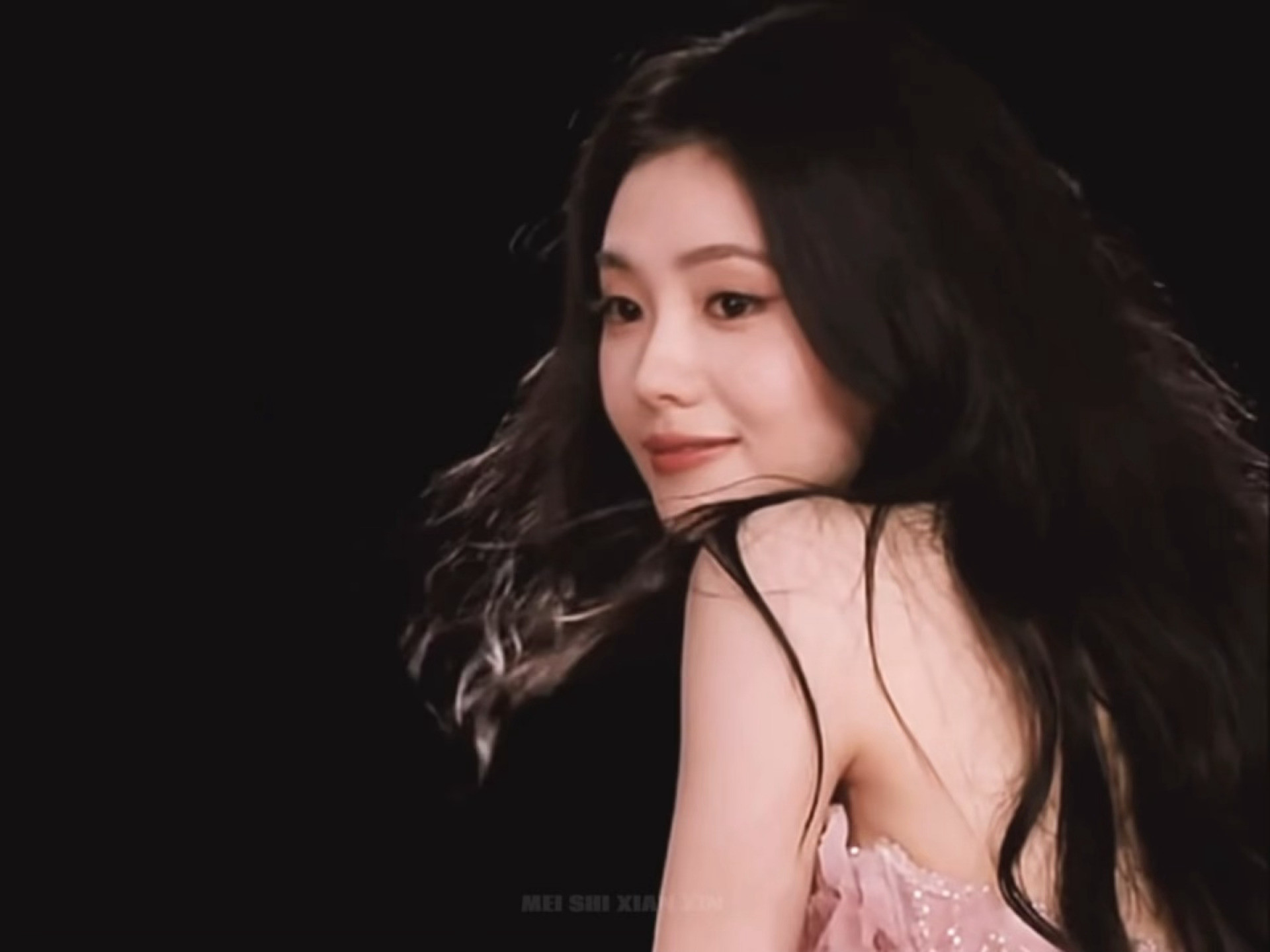 🆘存子太美了这个镜头像在拍电影一样