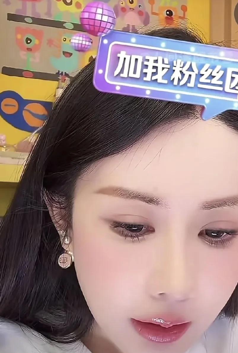 韦雪说她是男性思维，纵然和小男友KK分手了，也会对小男友负责到底。韦雪和小她1
