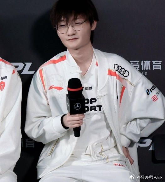 这边G2面对GEN先下一城，另一边TES超话也炸锅了，我不清楚队粉和小天有啥矛盾