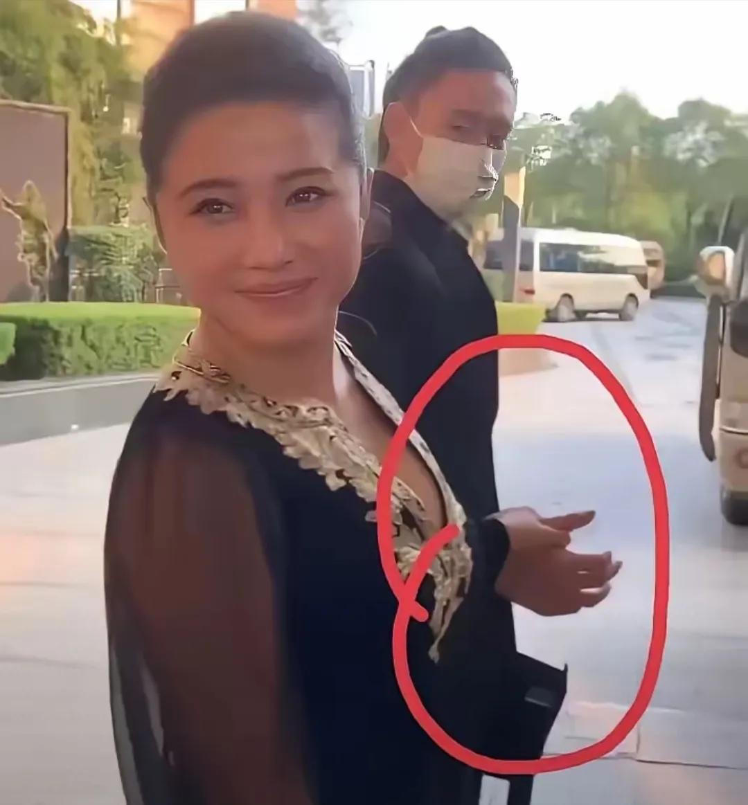 看了颜丙燕的姐弟恋，家里两个儿子的我，都有点焦虑了万一我儿子长大了给我领回来一