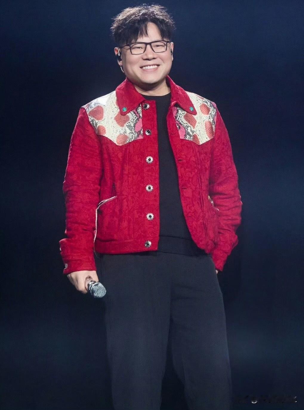 岳云鹏的演唱会，观众到底在听什么。我问我姐妹，岳云鹏一个说相声的，怎么演唱