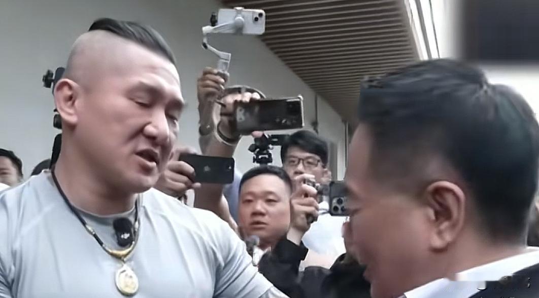 馆长透露，9月8号要去监狱看望蔡正元，并告诉蔡正元蓝白合的一些情况，“没办法”。