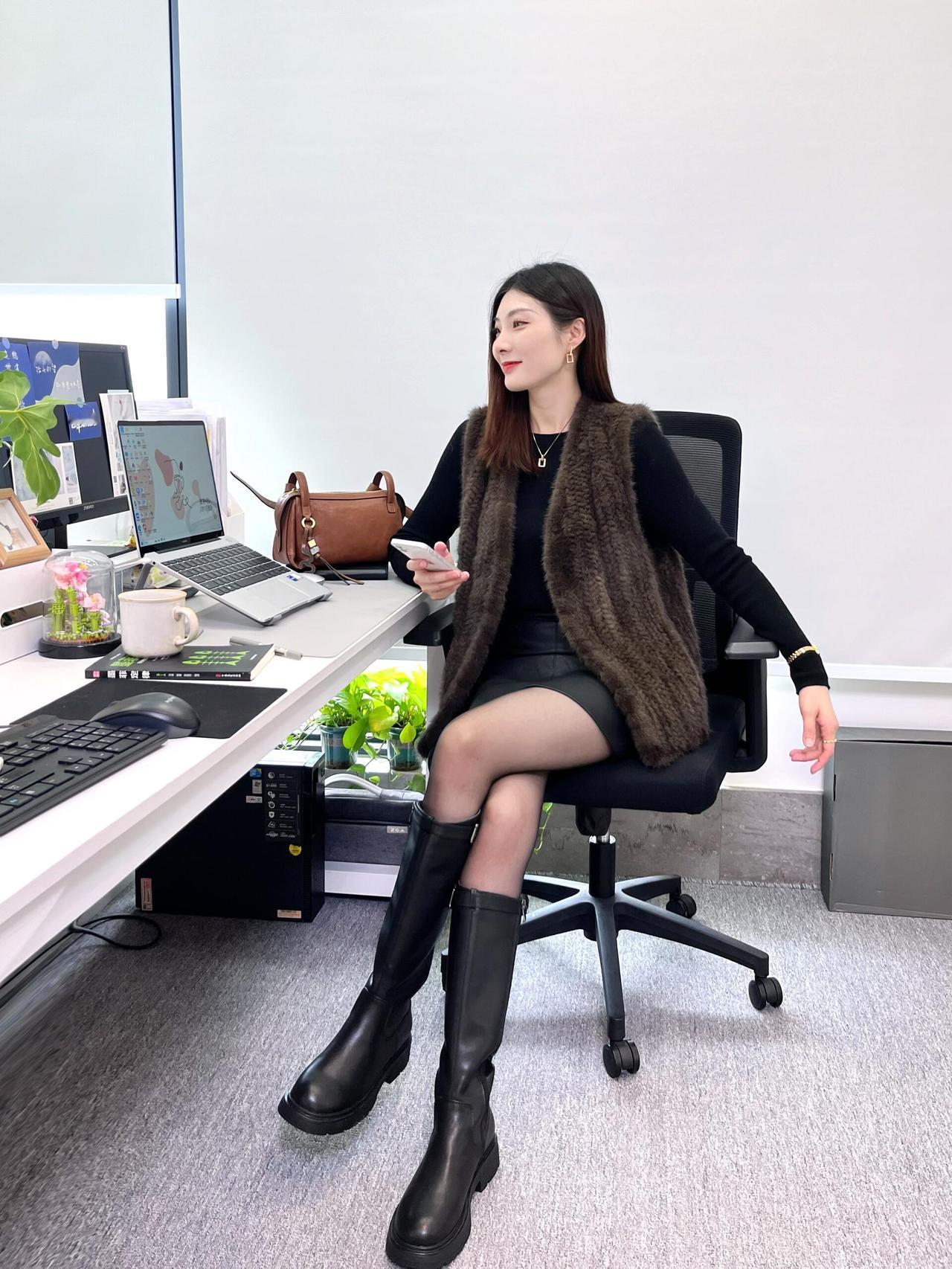 领导的穿搭｜今天走轻熟气质风～时髦马甲好喜欢