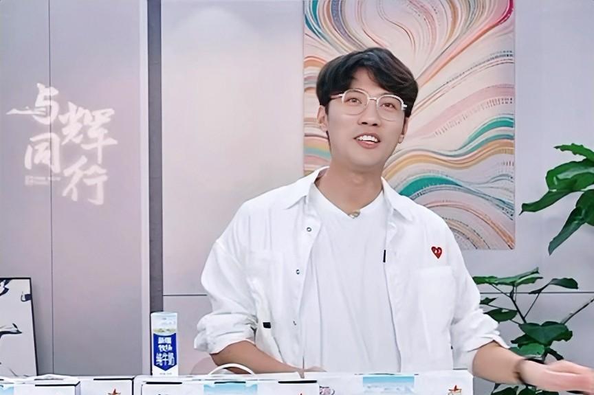鹏鹏上播了先回答了大家关心的话题他到底去哪儿了其实就是服从公司安排去完成
