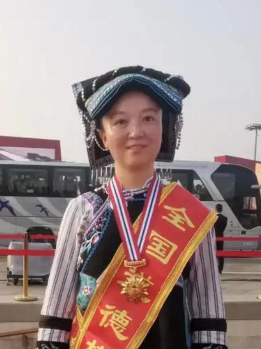 贵州80后姑娘钟晶，为了和乡镇工作的丈夫团聚，她毅然辞掉贵阳市区医院高薪