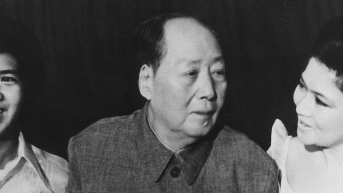 1964年，毛主席突然问道溥仪的工资，当他听到只有180元，顿时脸色大变直言：薪