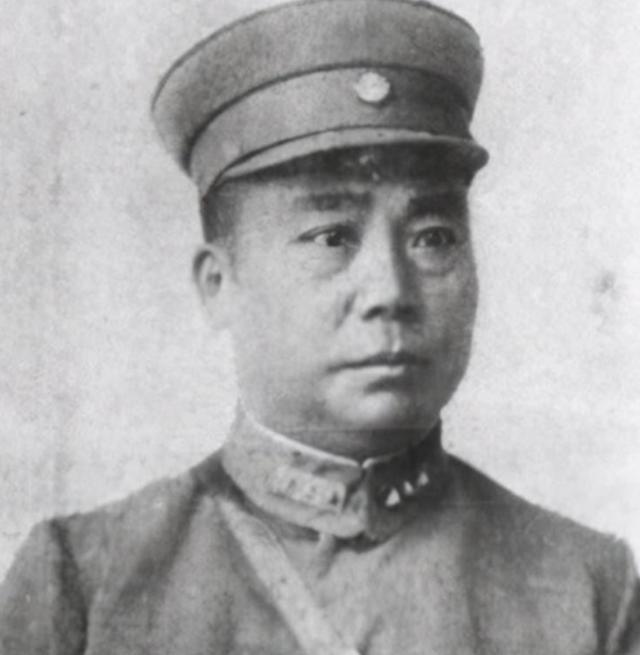1948年3月，蒋介石让邓锡侯从四川给胡宗南提供十万石军粮和十二万壮丁。邓锡侯一